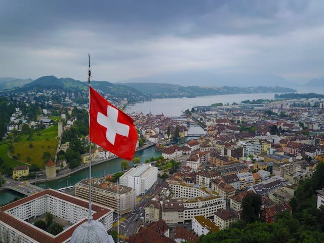 Explora la magia de Suiza: guía de viaje para aventureros